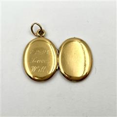 14k Yellow Gold Vintage Classic Engraved Oval Locket Pendant